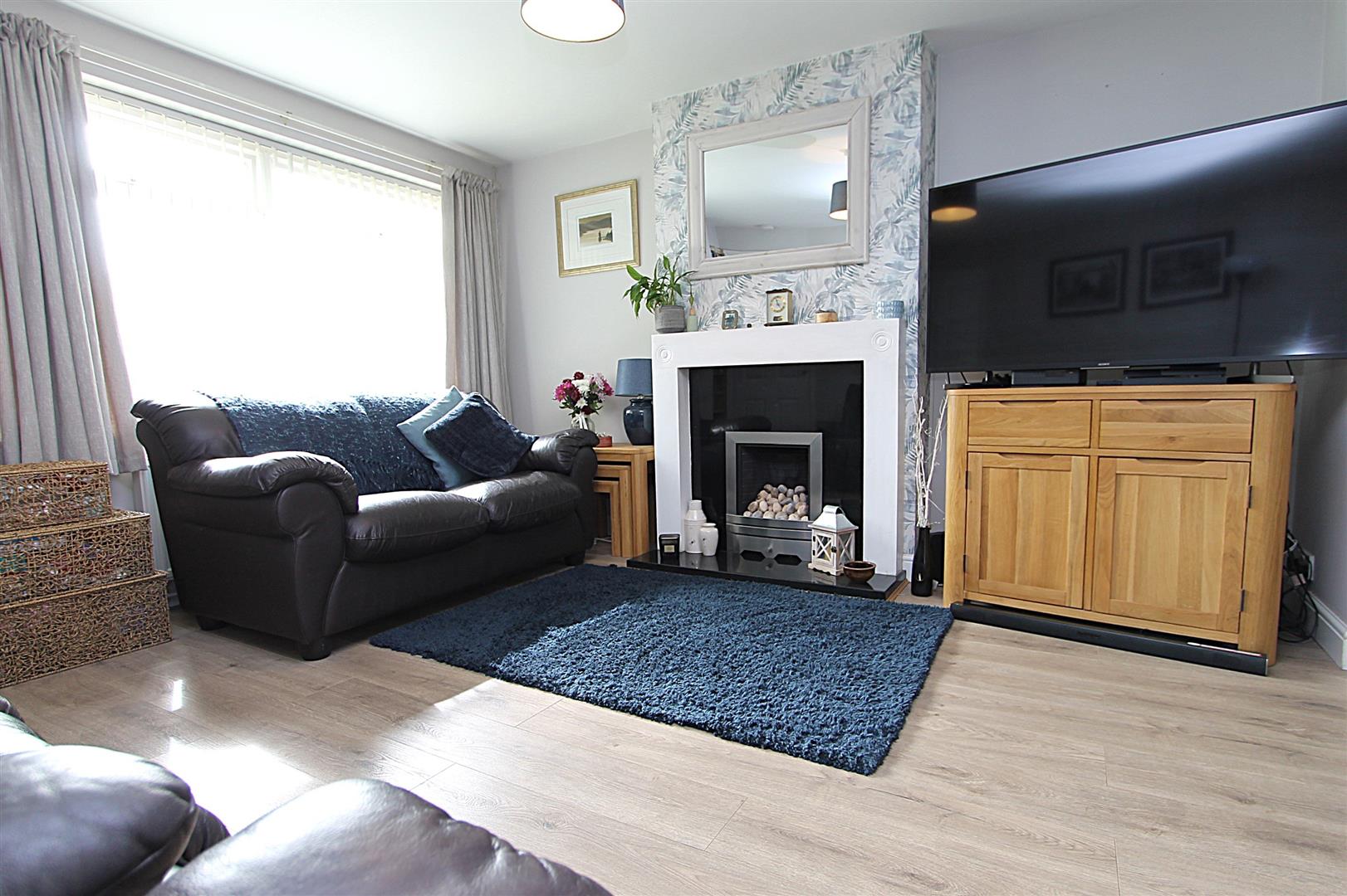 3 bed property in Willowfield Drive, Kidderminster